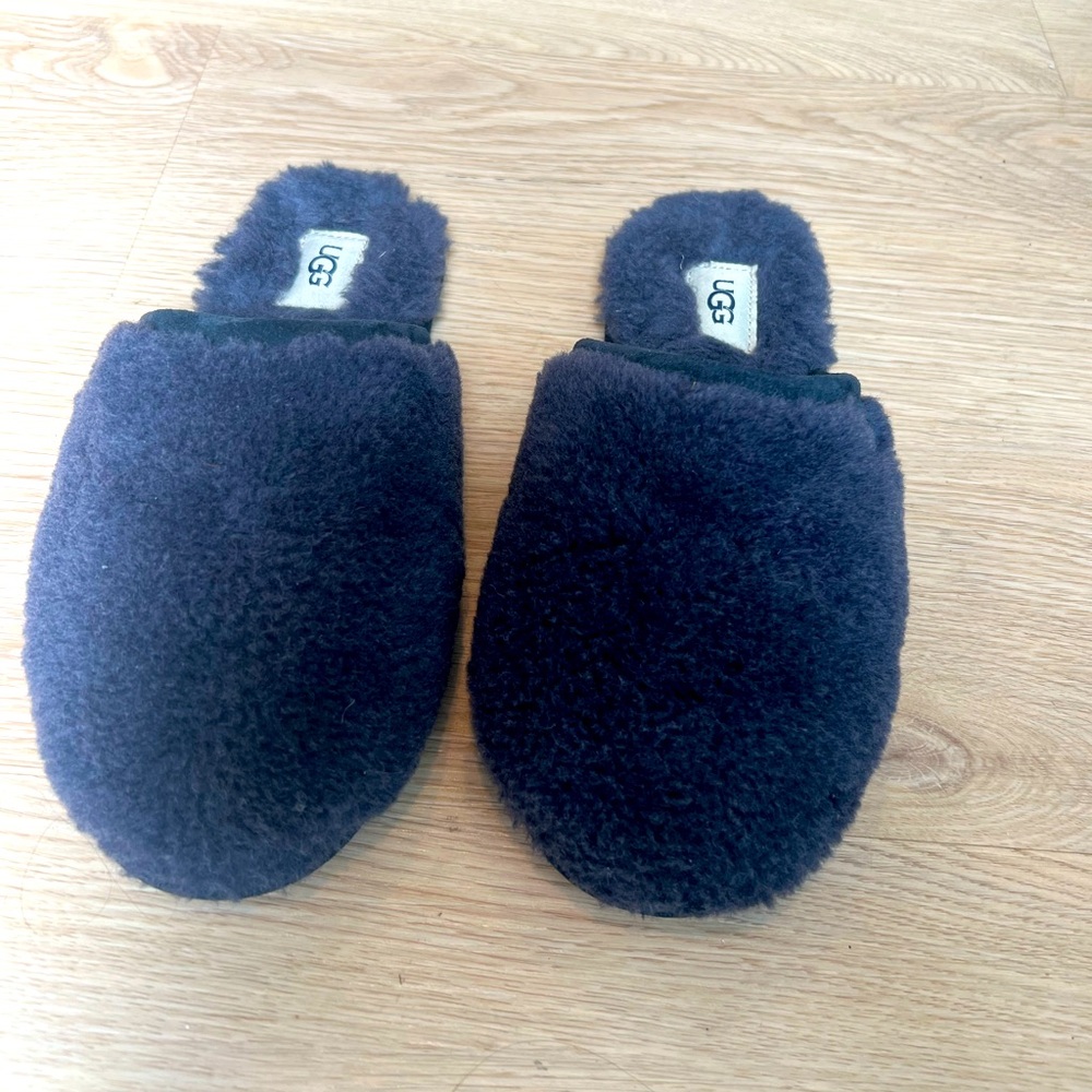 Brand new UGG Fluffette Navy Slippers - Women’s Size 8
